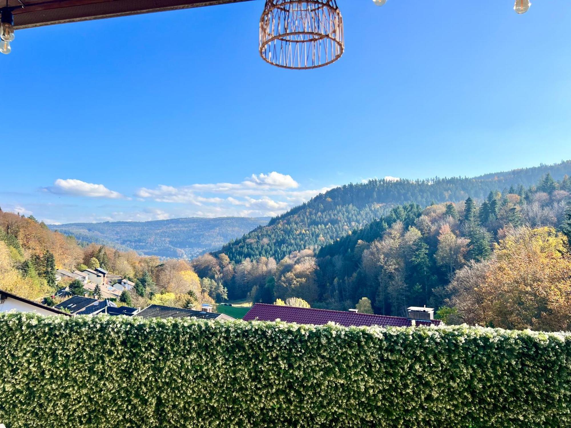 Wohnen Im Schwarzwald Mit Panoramablick Lägenhet Bad Herrenalb Exteriör bild